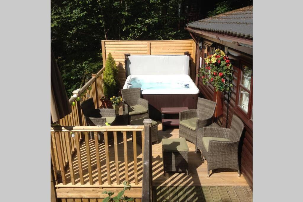 Mistletoe One Luxury Lodge With Hot Tub Windermere Exterior foto