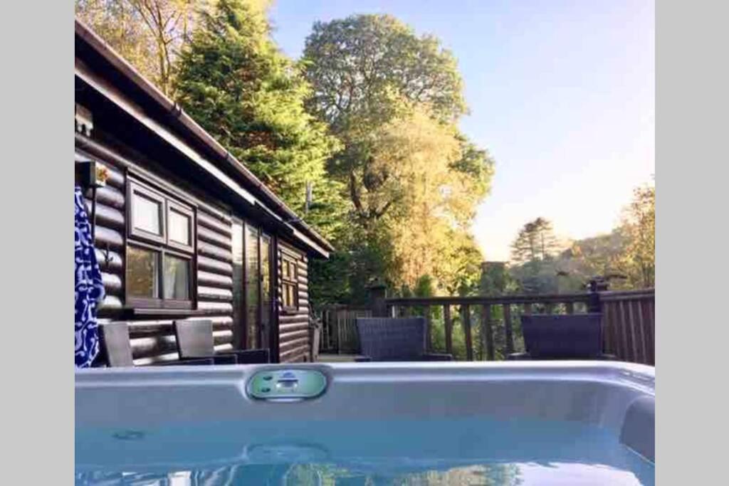 Mistletoe One Luxury Lodge With Hot Tub Windermere Exterior foto