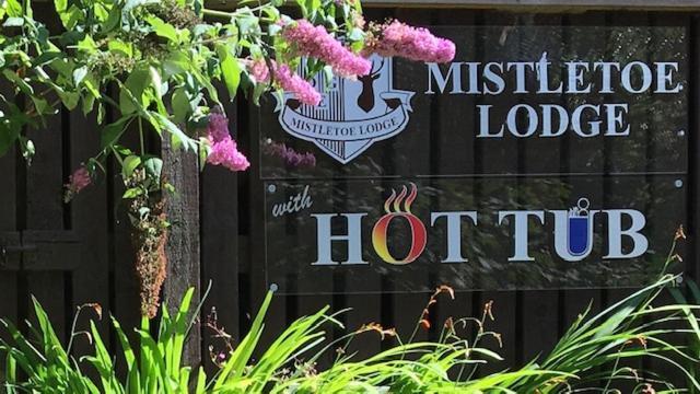 Mistletoe One Luxury Lodge With Hot Tub Windermere Exterior foto